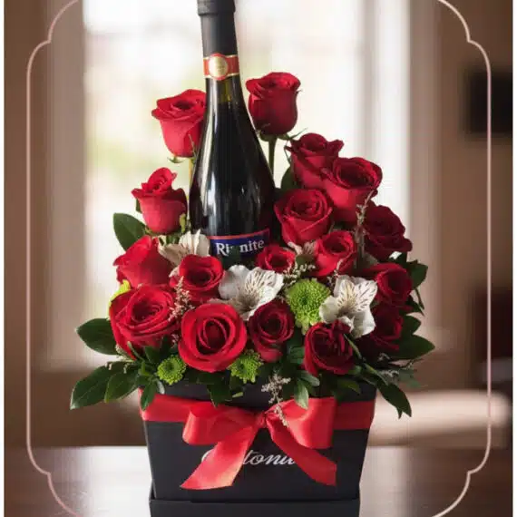 Arreglo Floral ENNIO: Rosas Rojas y Vino Tinto para Regalar Arreglo floral ENNIO con rosas rojas vibrantes, alstroemerias blancas y vino tinto, presentado en caja negra con lazo rojo.